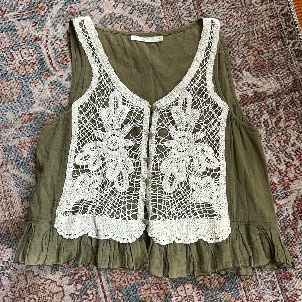 Size M Anthropologie top. Boho chic and in great condition!